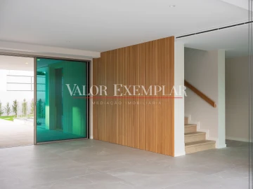 Moradia T5 para Venda em Corroios