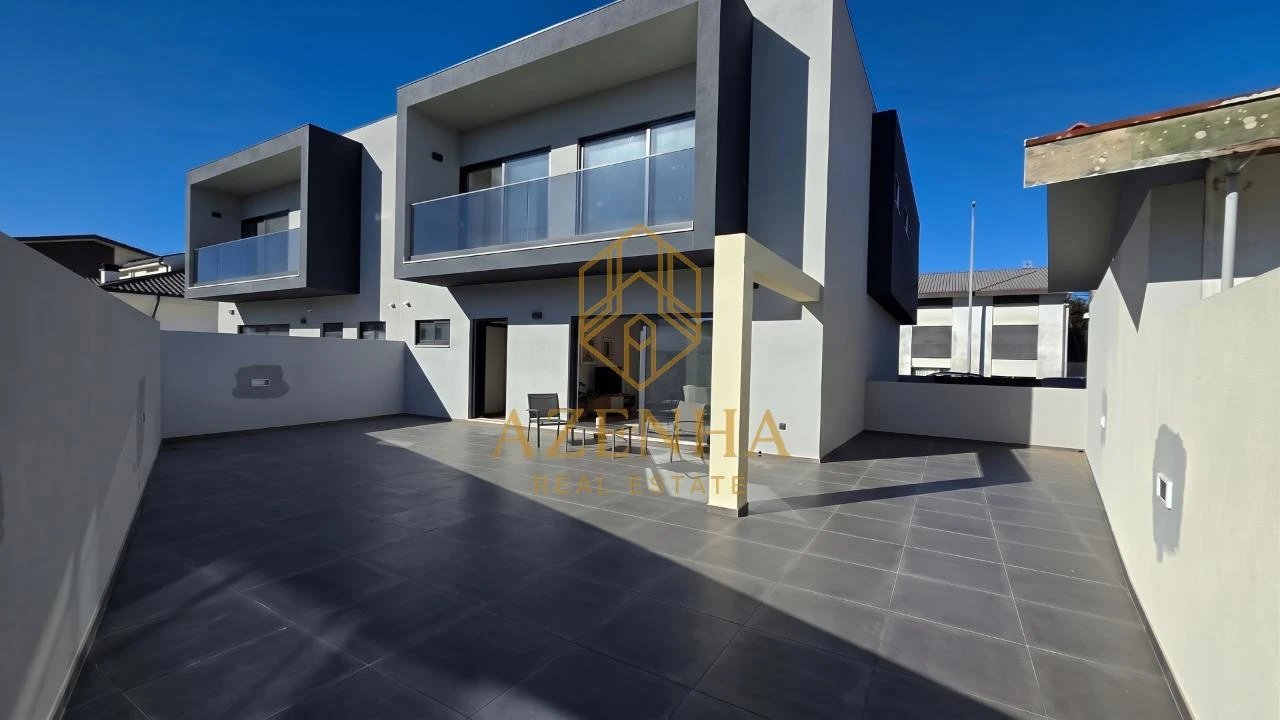 Moradia T3 para Venda em Cidade da Maia Foto 13