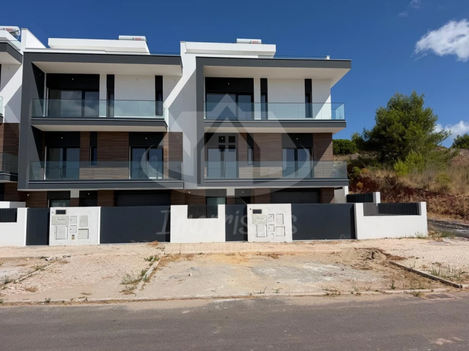 Moradia T3 para Venda em Vialonga Foto 40