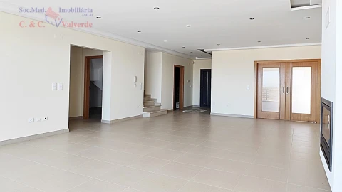 Moradia T4 para Venda em Silveira
