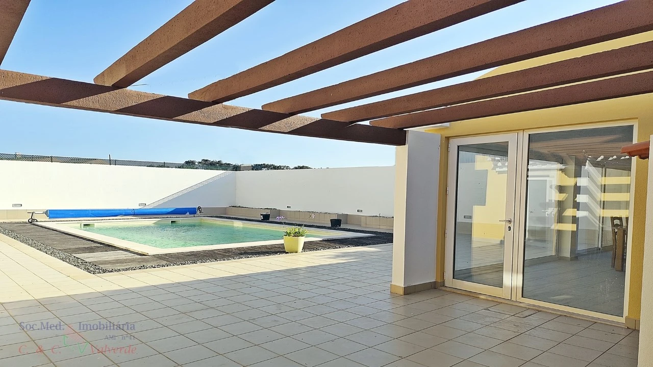 Moradia T4 para Venda em Silveira Foto 1