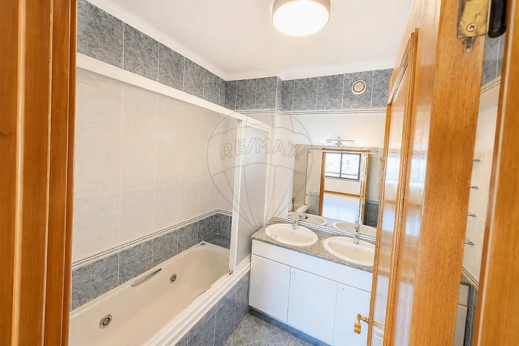 Apartamento T3 para Venda em São Felix da Marinha Foto 3
