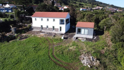 Moradia T5 para Venda em Ribeirinha