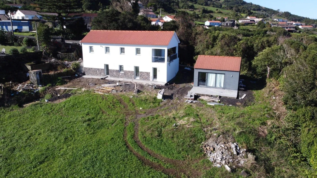 Moradia T5 para Venda em Ribeirinha Foto 3