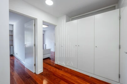 Apartamento T3 para Venda em Lordelo do Ouro e Massarelos