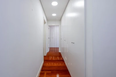 Apartamento T3 para Venda em Lordelo do Ouro e Massarelos