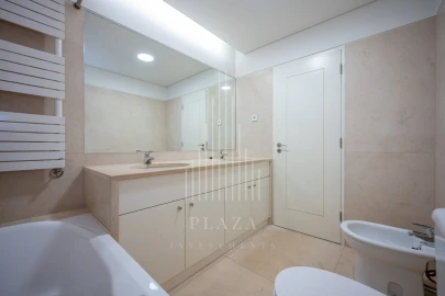 Apartamento T3 para Venda em Lordelo do Ouro e Massarelos