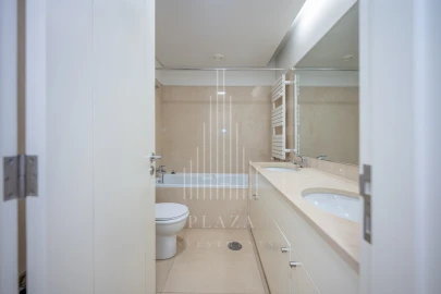 Apartamento T3 para Venda em Lordelo do Ouro e Massarelos