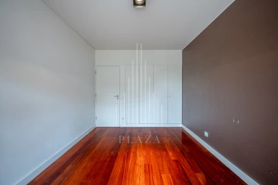 Apartamento T3 para Venda em Lordelo do Ouro e Massarelos