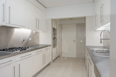 Apartamento T3 para Venda em Lordelo do Ouro e Massarelos