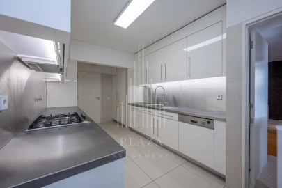 Apartamento T3 para Venda em Lordelo do Ouro e Massarelos