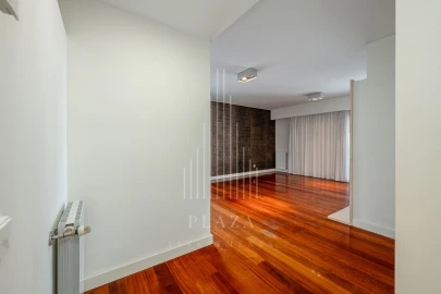 Apartamento T3 para Venda em Lordelo do Ouro e Massarelos