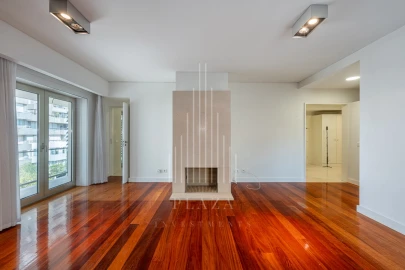 Apartamento T3 para Venda em Lordelo do Ouro e Massarelos