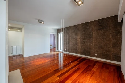 Apartamento T3 para Venda em Lordelo do Ouro e Massarelos
