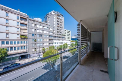 Apartamento T3 para Venda em Lordelo do Ouro e Massarelos