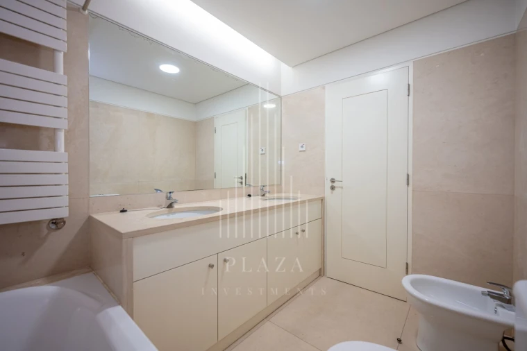 Apartamento T3 para Venda em Lordelo do Ouro e Massarelos Foto 35