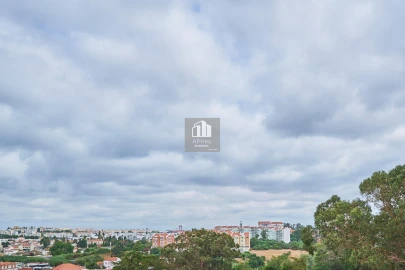 Apartamento T3 para Venda em Charneca de Caparica e Sobreda