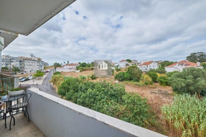 Apartamento T3 para Venda em Charneca de Caparica e Sobreda