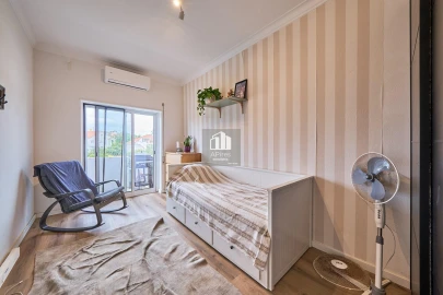 Apartamento T3 para Venda em Charneca de Caparica e Sobreda