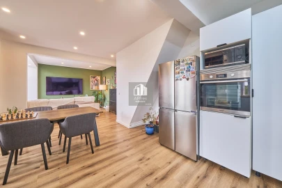 Apartamento T3 para Venda em Charneca de Caparica e Sobreda
