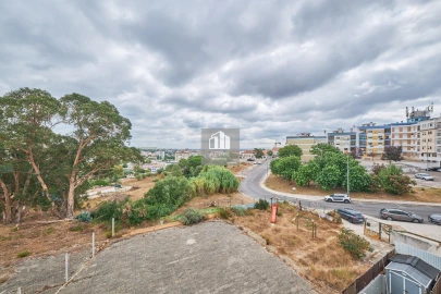 Apartamento T3 para Venda em Charneca de Caparica e Sobreda