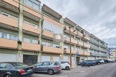 Apartamento T3 para Venda em Charneca de Caparica e Sobreda