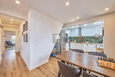 Apartamento T3 para Venda em Charneca de Caparica e Sobreda