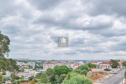 Apartamento T3 para Venda em Charneca de Caparica e Sobreda