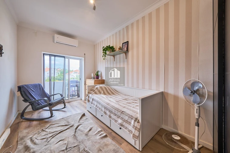 Apartamento T3 para Venda em Charneca de Caparica e Sobreda Foto 13