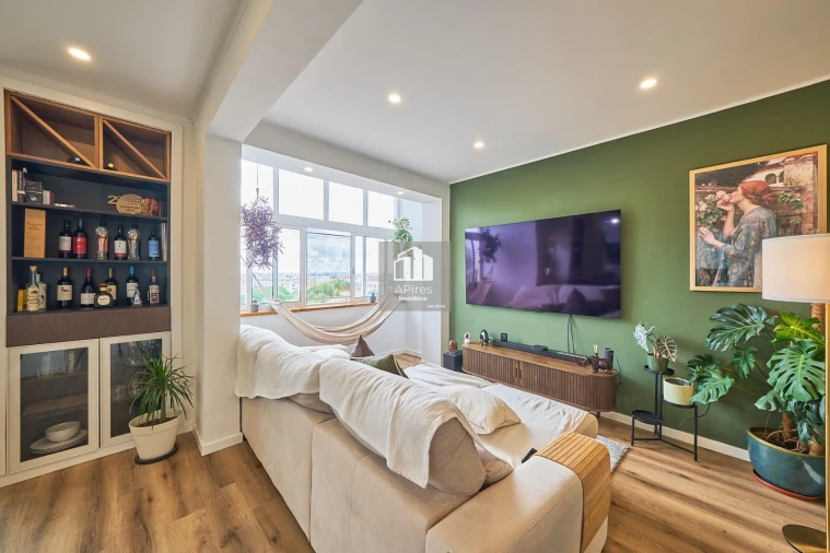 Apartamento T3 para Venda em Charneca de Caparica e Sobreda Foto 2
