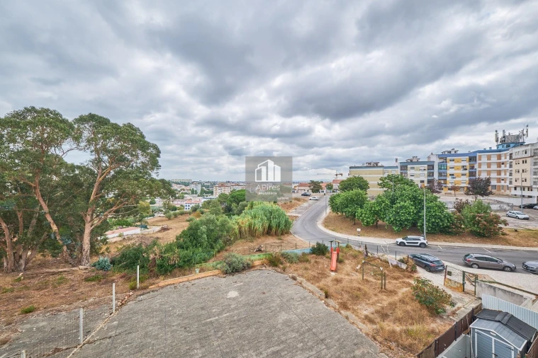 Apartamento T3 para Venda em Charneca de Caparica e Sobreda Foto 30