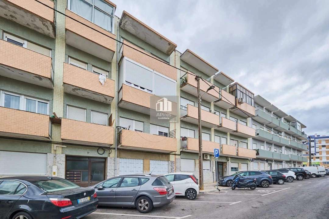 Apartamento T3 para Venda em Charneca de Caparica e Sobreda Foto 33