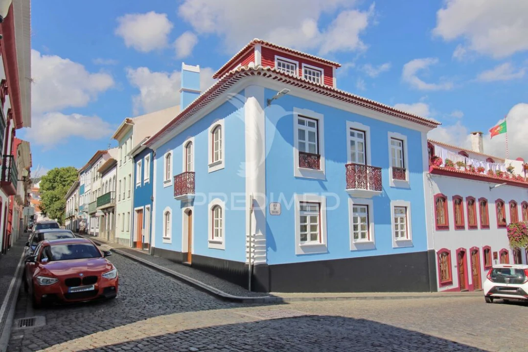 Moradia T4 para Venda em Angra (Nossa Senhora da Conceição) Foto 1