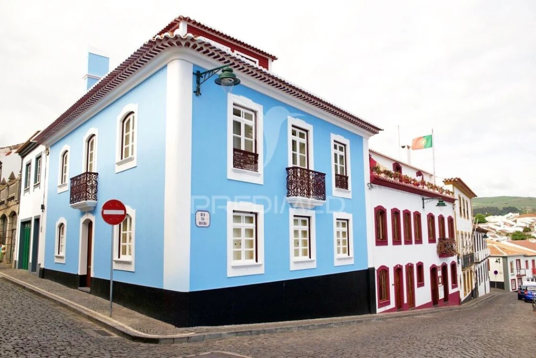 Moradia T4 para Venda em Angra (Nossa Senhora da Conceição) Foto 1