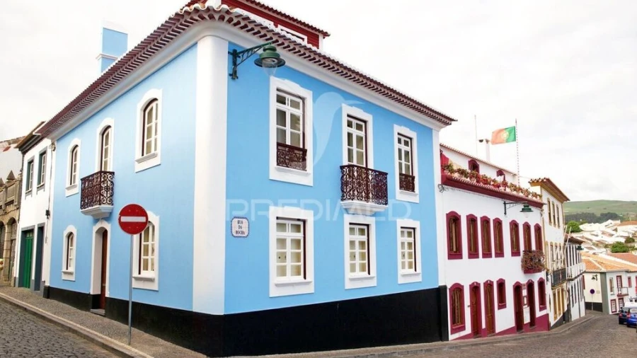 Moradia T4 para Venda em Angra (Nossa Senhora da Conceição)