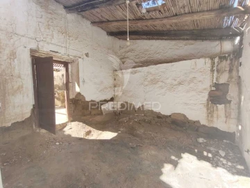 Moradia T3 para Venda em São João dos Caldeireiros