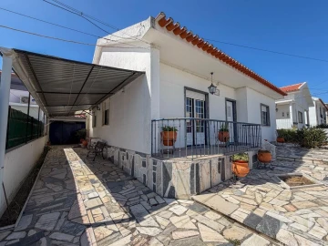 Moradia T3 para Venda em Romeira e Várzea