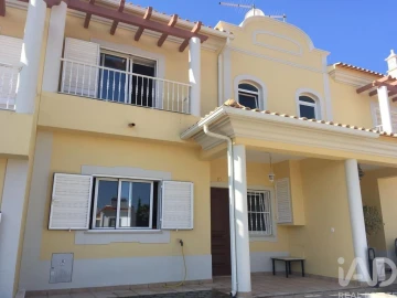 Moradia T3 para Venda em Ferreiras