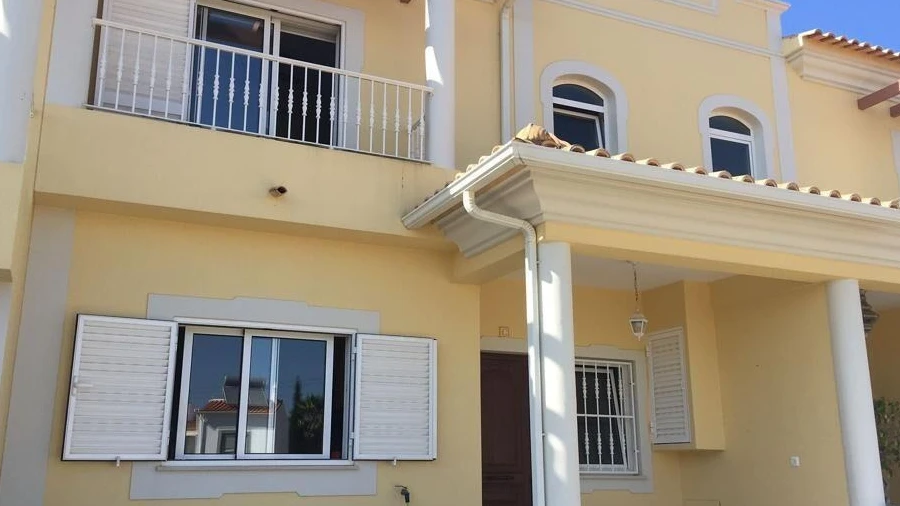 Moradia T3 para Venda em Ferreiras