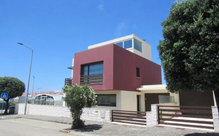 Moradia T4 para Venda em Atouguia da Baleia