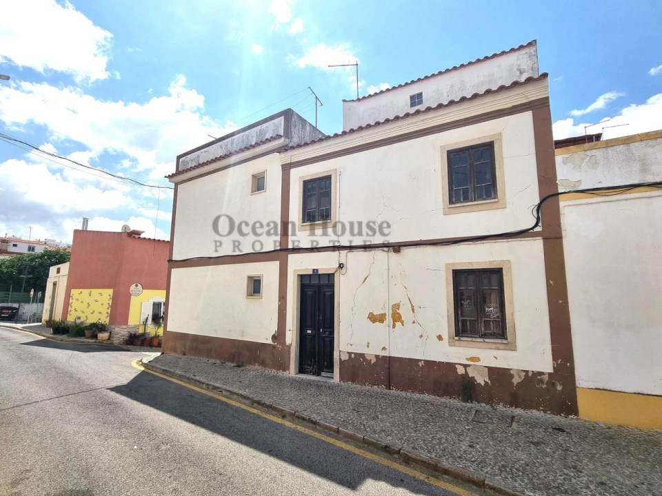 Moradia T2 para Venda em Loule (São Sebastião) Foto 1