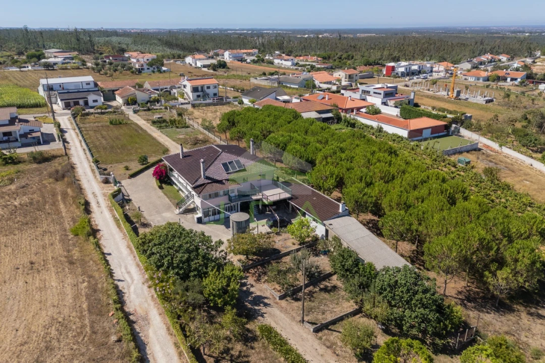 Moradia T5 para Venda em Maceira Foto 3