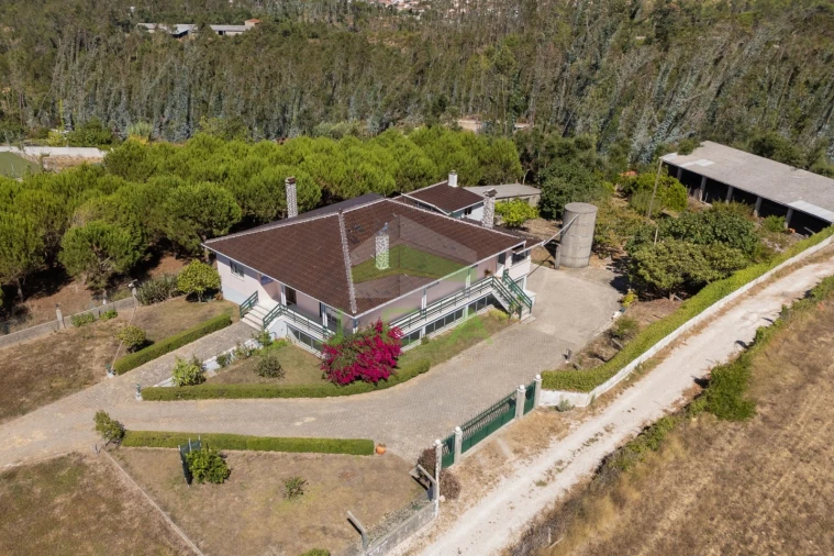 Moradia T5 para Venda em Maceira Foto 6