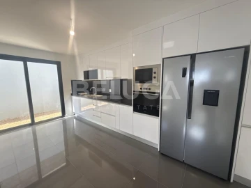 Moradia T3 para Venda em Santo Antonio