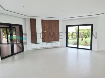 Moradia T4 para Venda em Quarteira