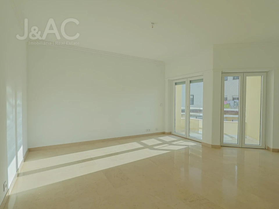 Apartamento T3 para Arrendamento em Carcavelos e Parede Foto 2