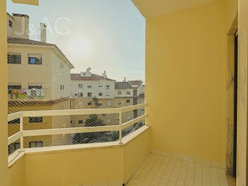 Apartamento T3 para Arrendamento em Carcavelos e Parede