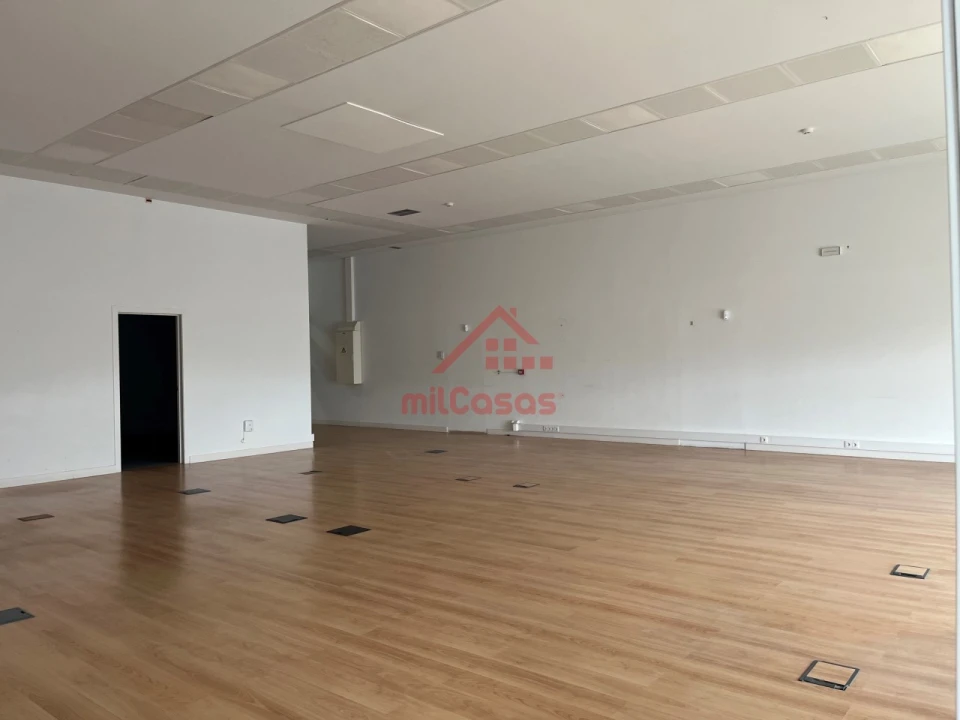 Loja para Arrendamento em A dos Cunhados e Maceira Foto 2