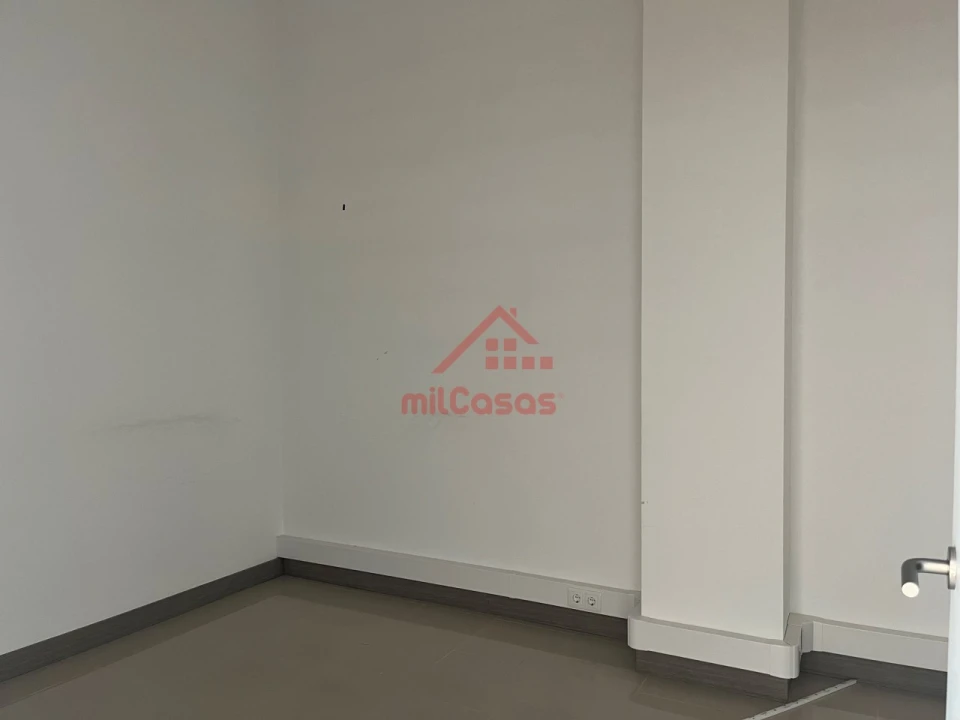Loja para Arrendamento em A dos Cunhados e Maceira Foto 13