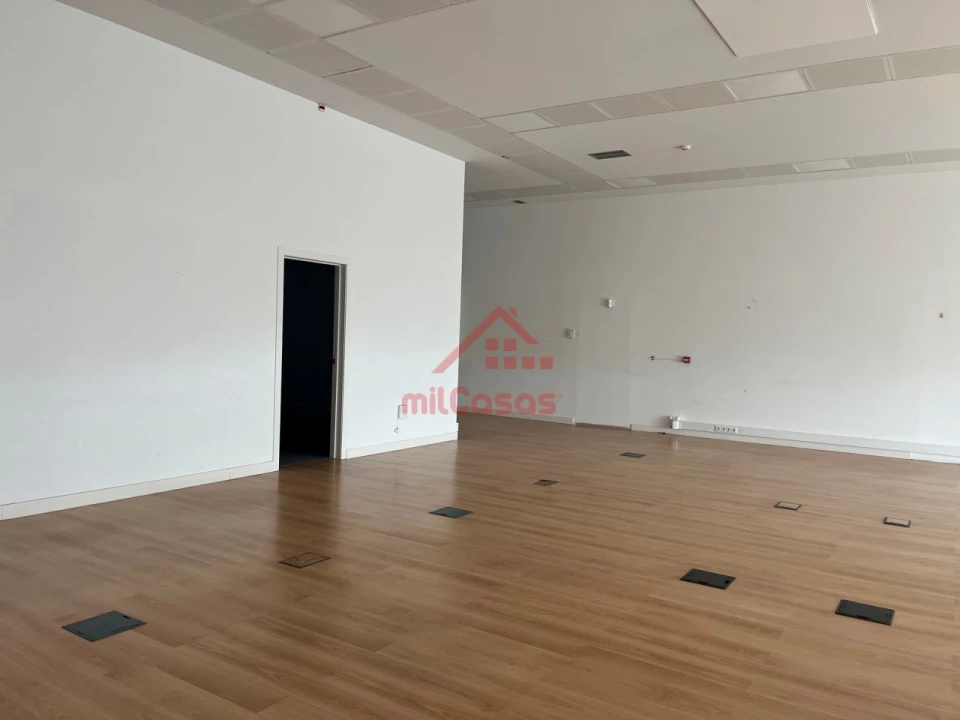 Loja para Arrendamento em A dos Cunhados e Maceira Foto 3